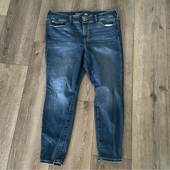 TORRID Super Soft Jegging Skinny High-Rise
Jean Size 20 - Picture 2 of 8